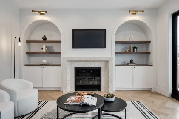 $2,475,000 | 3923 North Janssen Avenue, Unit 2E, Chicago, IL 60613