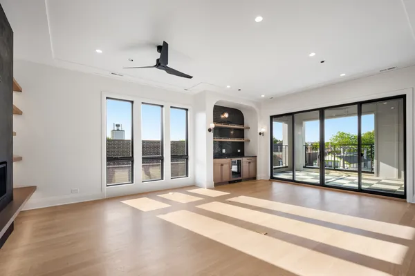 $2,475,000 | 3923 North Janssen Avenue, Unit 2E, Chicago, IL 60613