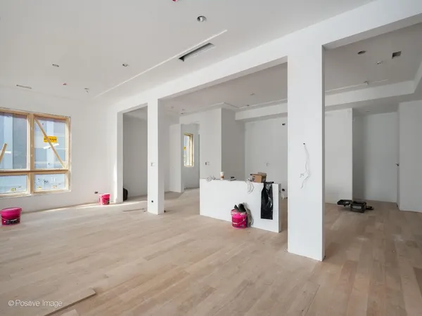$2,475,000 | 3923 North Janssen Avenue, Unit 2E, Chicago, IL 60613