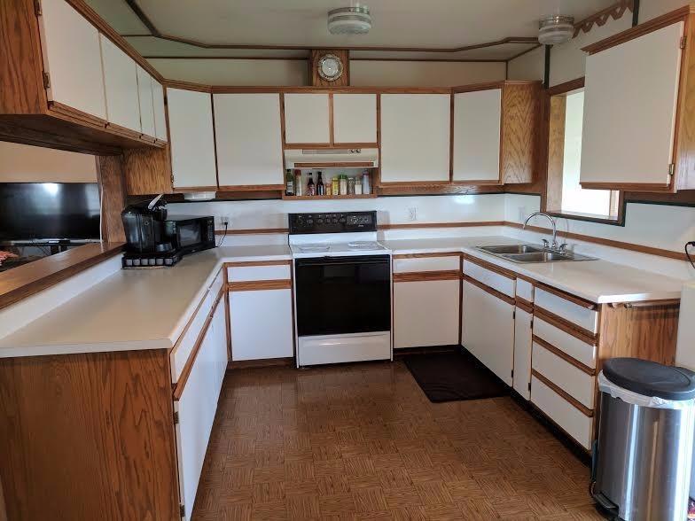 576 Maverick Street Central Point, OR 97502 - Photo 4 of 13 Kitchen