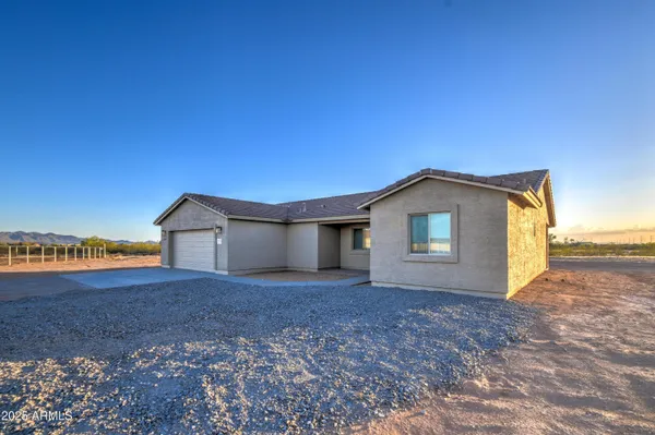 $2,250 | 22955 West White Pine Drive, Wittmann, AZ 85361