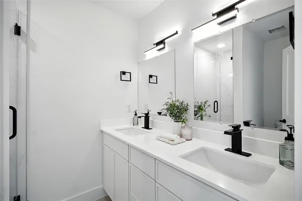$2,950 | 312 North Lancaster Avenue, Unit 103, Dallas, TX 75203
