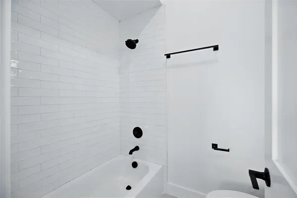 $2,950 | 312 North Lancaster Avenue, Unit 103, Dallas, TX 75203