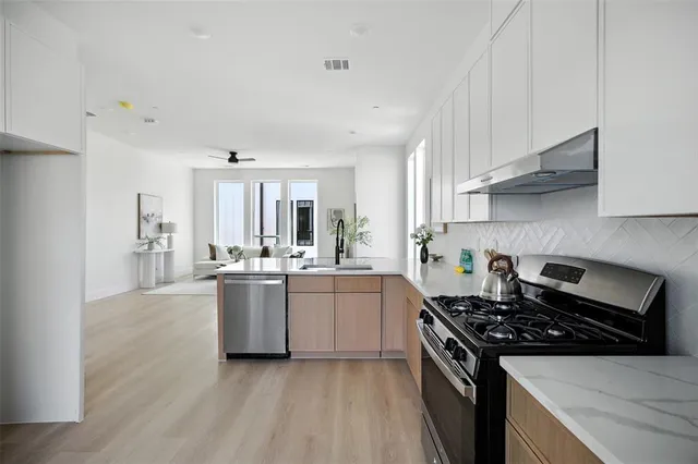 $2,950 | 312 North Lancaster Avenue, Unit 103, Dallas, TX 75203