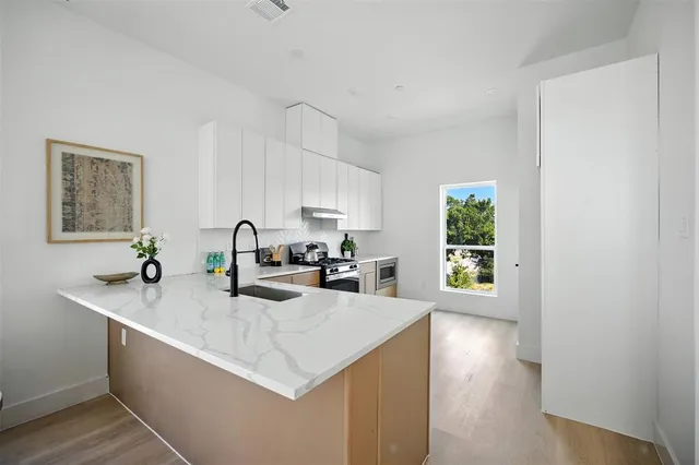 $2,950 | 312 North Lancaster Avenue, Unit 103, Dallas, TX 75203