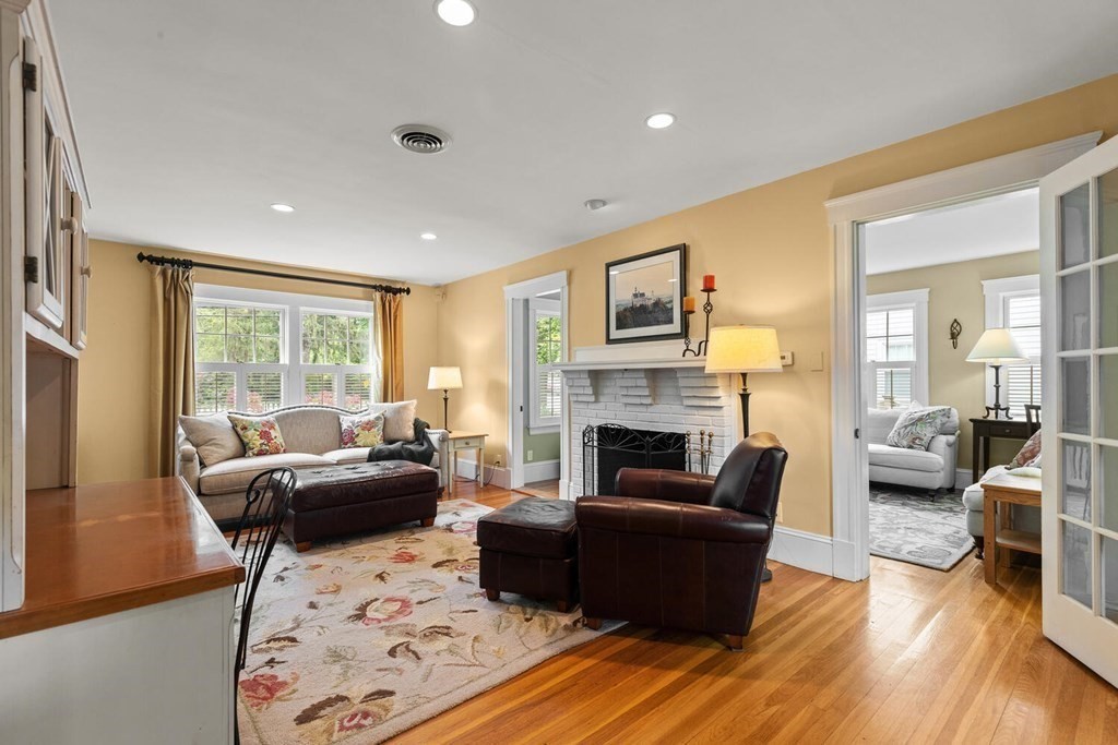 302 Weston Road Wellesley, MA 02482 - Photo 6 of 33