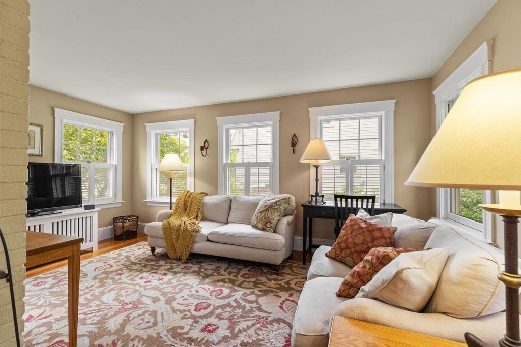 302 Weston Road Wellesley, MA 02482 - Photo 7 of 33