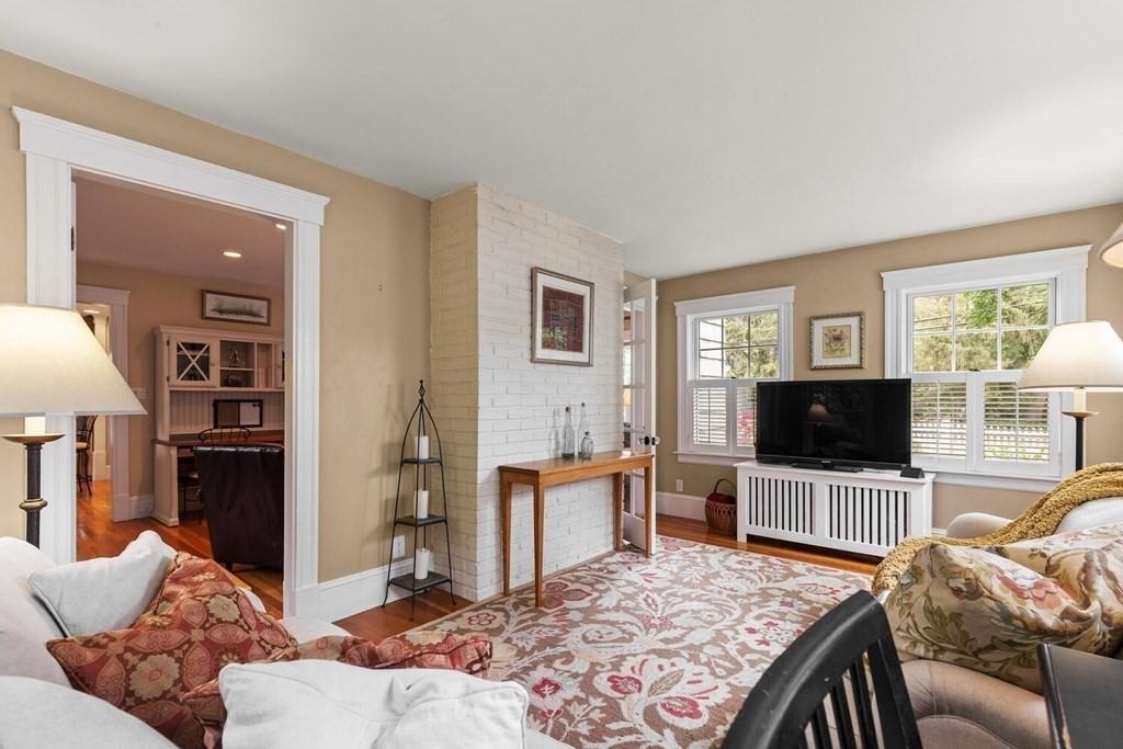 302 Weston Road Wellesley, MA 02482 - Photo 8 of 33