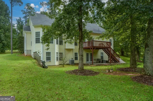 a view of a house with backyard and sitting area