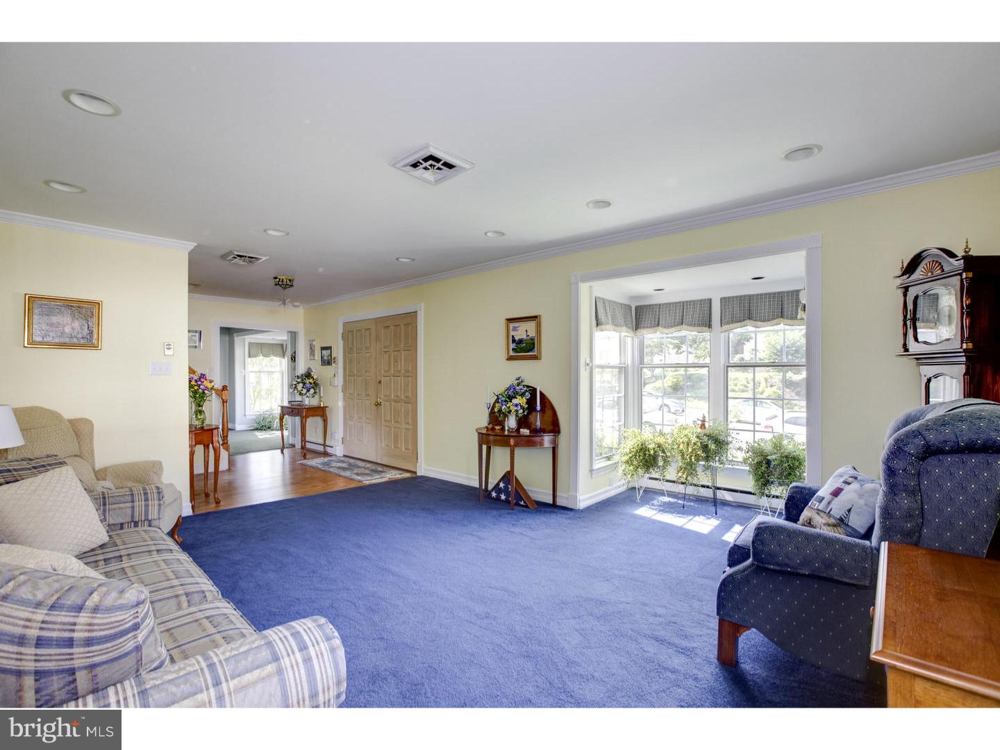 137 Grandview Road Springfield, PA 19064 - Photo 3 of 23 Living Room