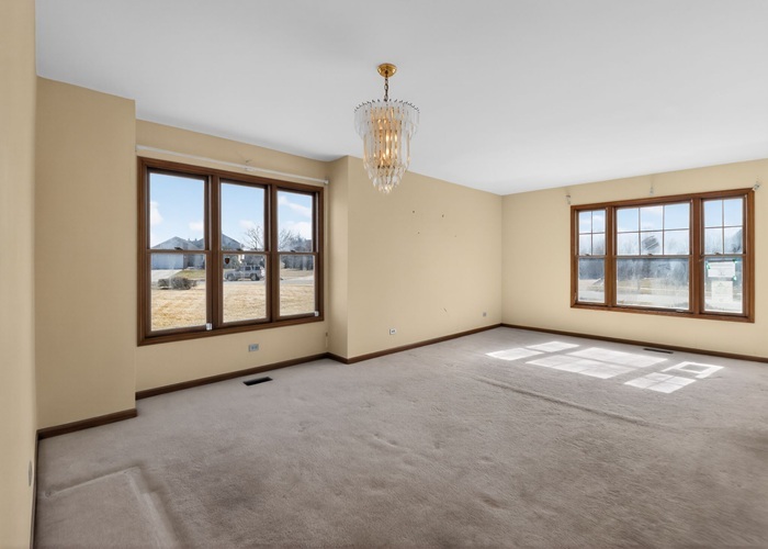 3902 Edgewater Drive Hazel Crest, IL 60429 - Photo 11 of 23 an empty room with windows