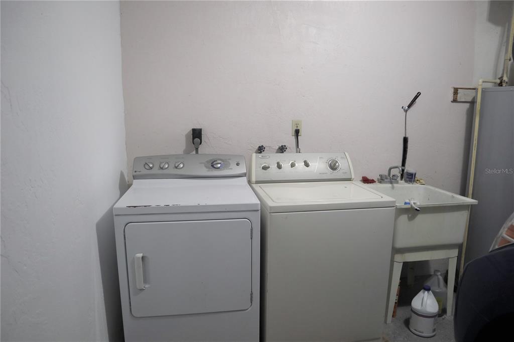 1468 South Evergreen Avenue Clearwater, FL 33756 - Photo 19 of 23 a utility room with dryer and washer