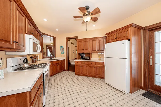 $585,000 | 1911 South 500 East, Columbia City, IN 46725