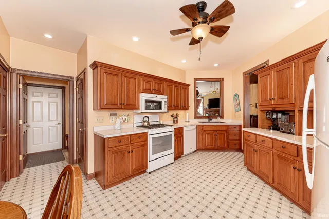 $585,000 | 1911 South 500 East, Columbia City, IN 46725