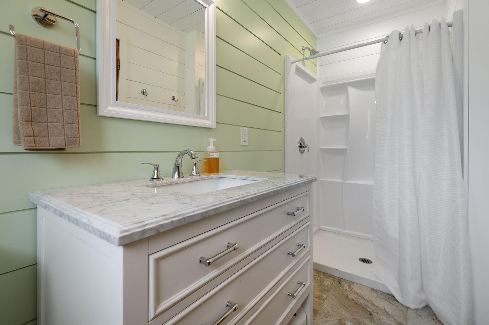 1971 Southwest 25th Street Redmond, OR 97756 - Photo 14 of 30 a bathroom with a sink and a mirror