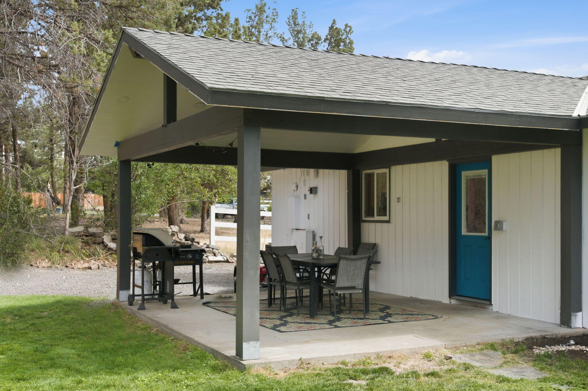 1971 Southwest 25th Street Redmond, OR 97756 - Photo 22 of 30 a patio with table and chairs
