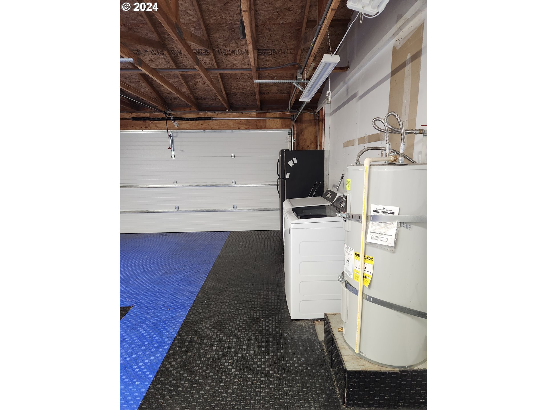 84340 Clear Lake Road Florence, OR 97439 - Photo 33 of 43 Garage
