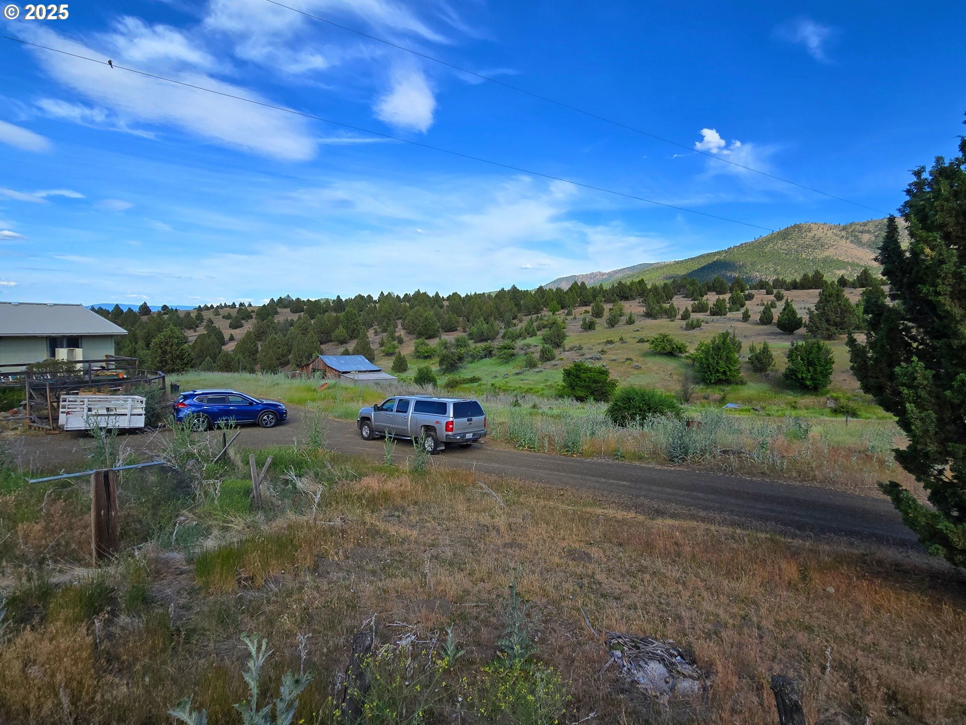 26113 West Bench Road John Day, OR 97845 - Photo 3 of 17 a view of a road with a big yard