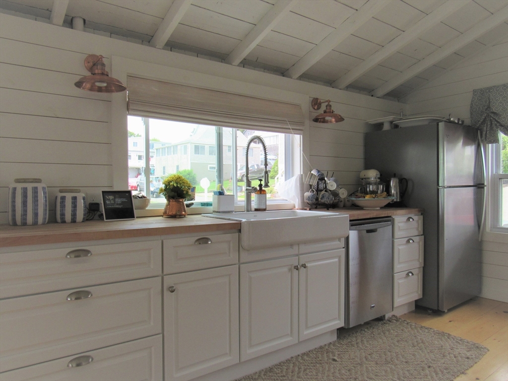 43 Middle Road Ipswich, MA 01938 - Photo 4 of 27
