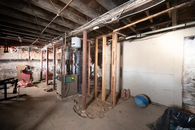 $189,900 | 854 Frost Road, Waterbury, CT 06705