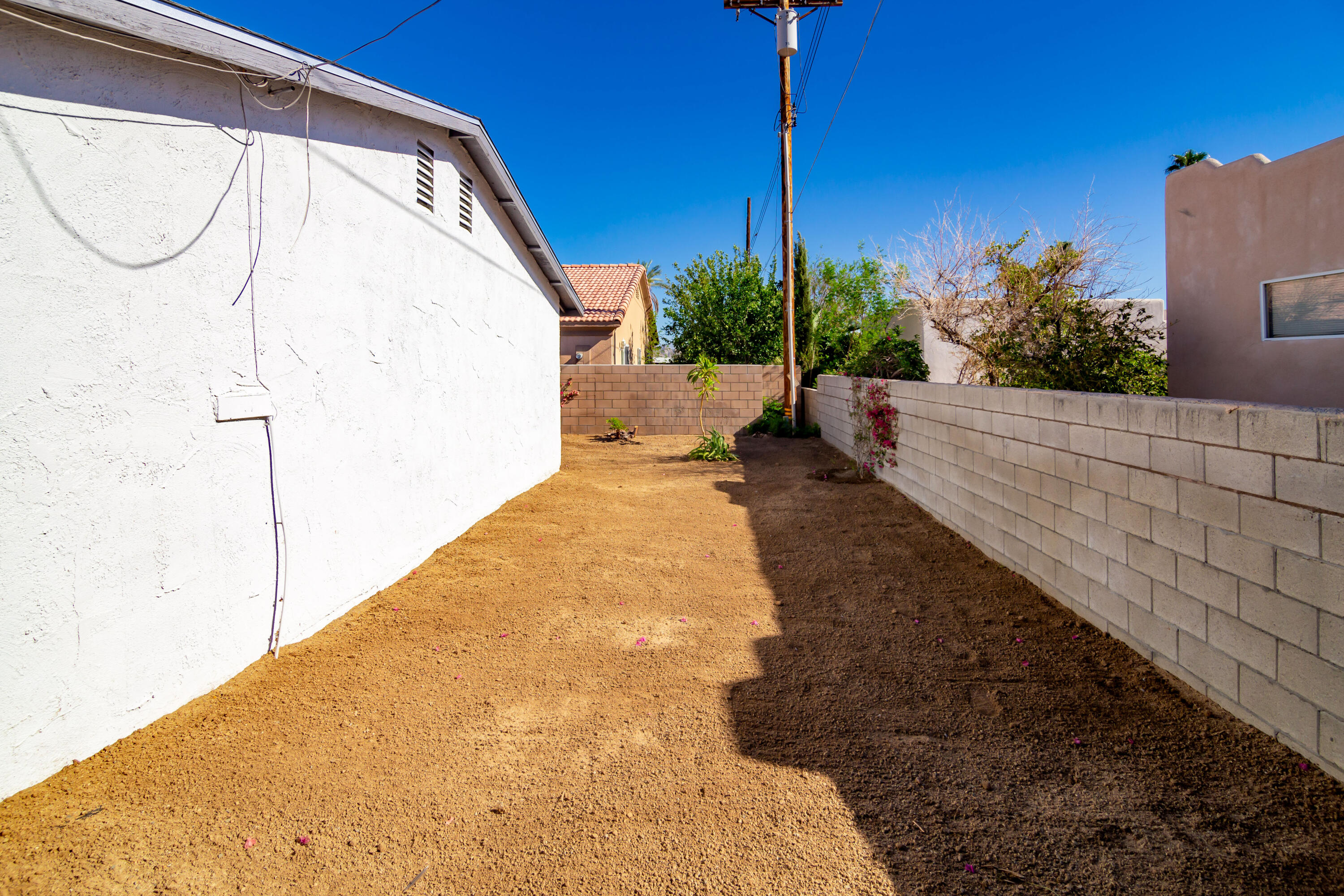 52880 Avenida Navarro La Quinta, CA 92253 - Photo 25 of 27 a view of a swimming pool with a balcony