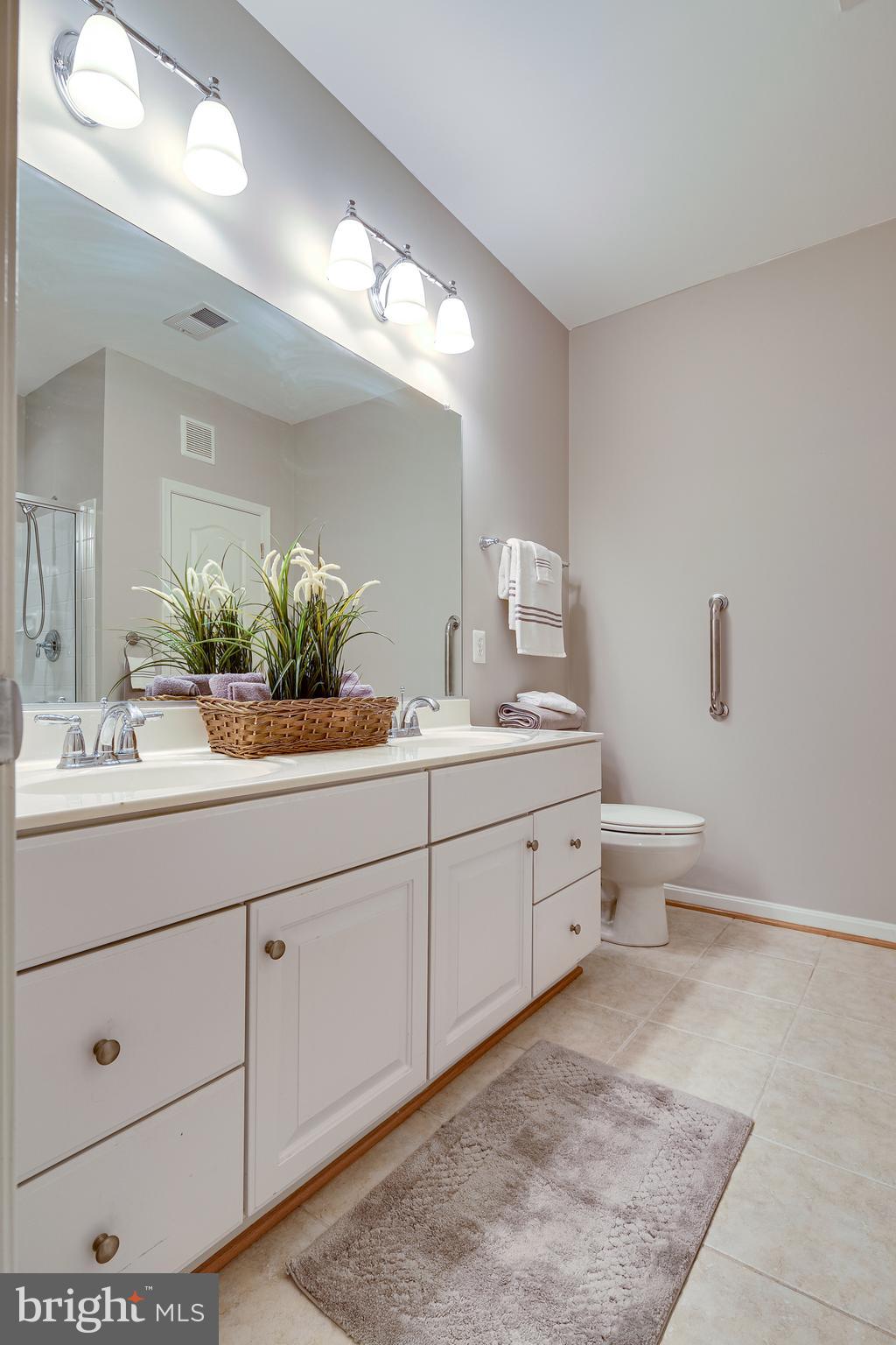 7315 Brookview Road, Unit 208 Elkridge, MD 21075 - Photo 18 of 40 Primary Suite Bath