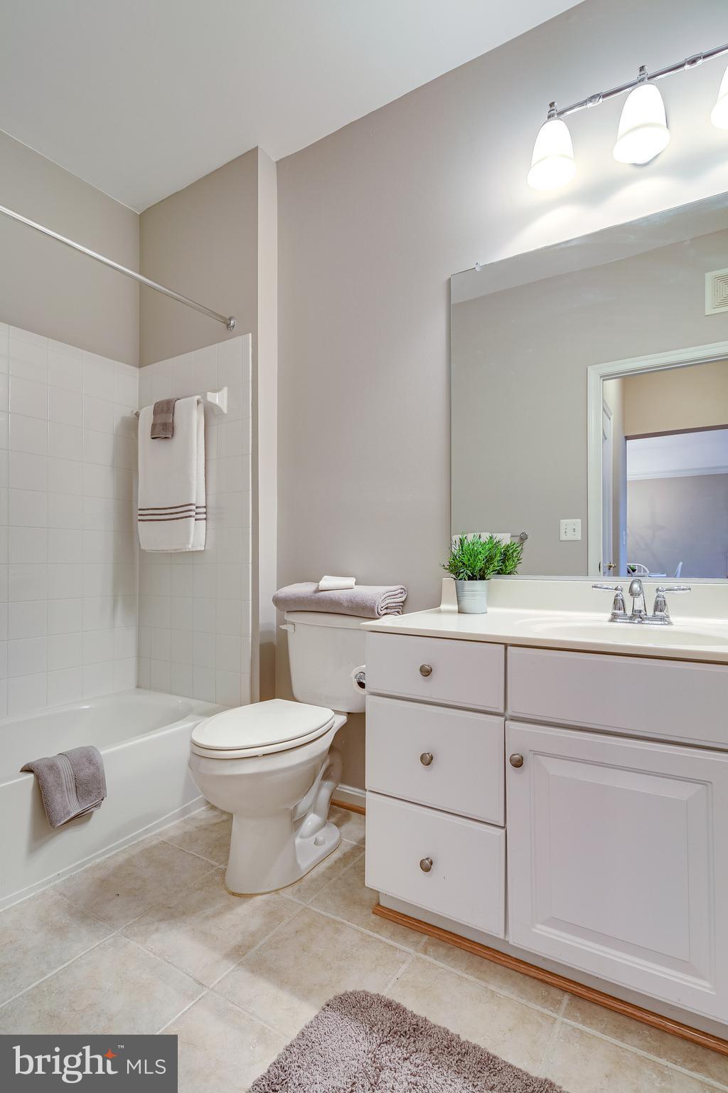 7315 Brookview Road, Unit 208 Elkridge, MD 21075 - Photo 25 of 40 Guest Bath adjacent to Laundry