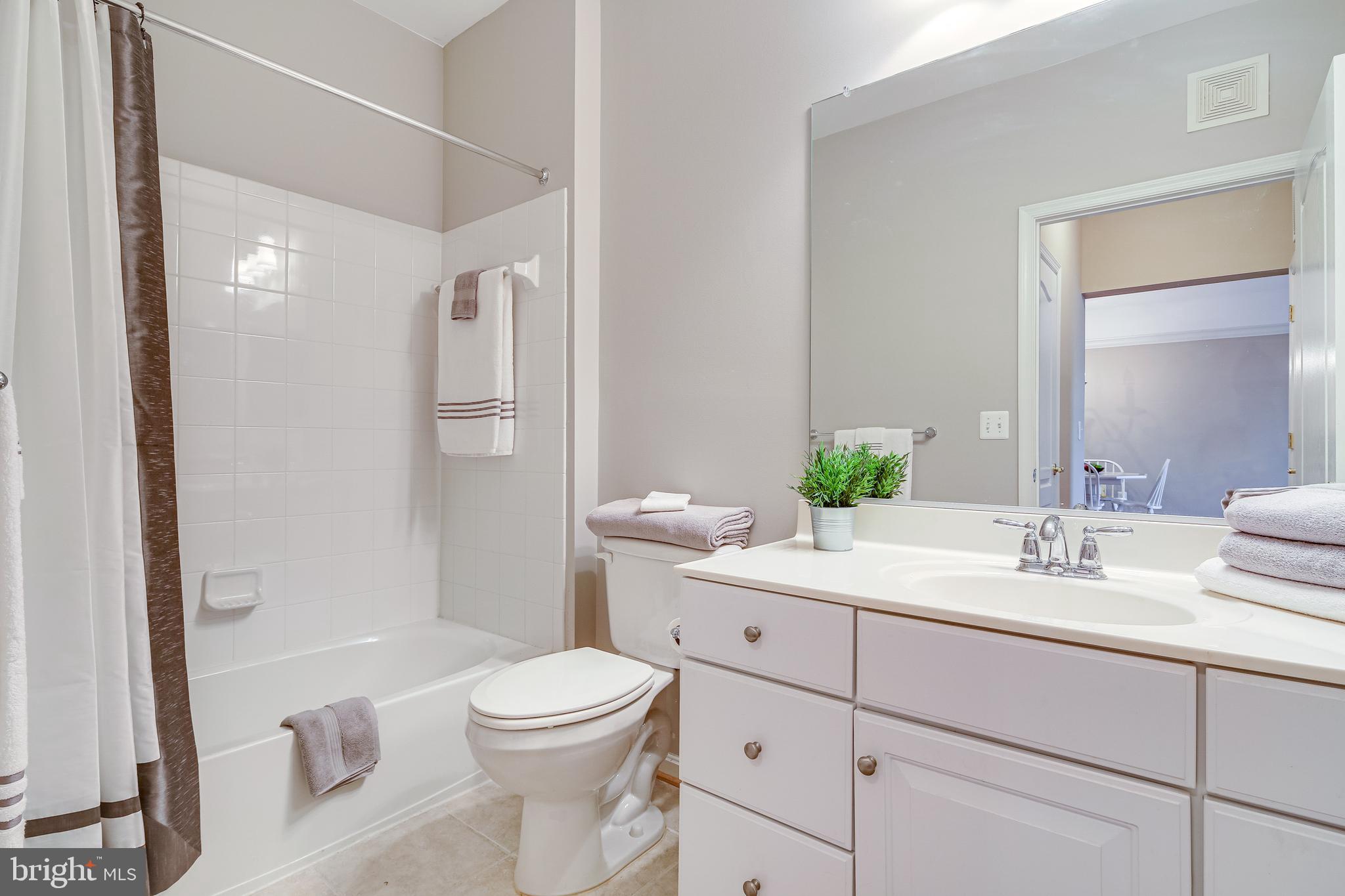 7315 Brookview Road, Unit 208 Elkridge, MD 21075 - Photo 26 of 40 Oversized Vanity in Guest Bath