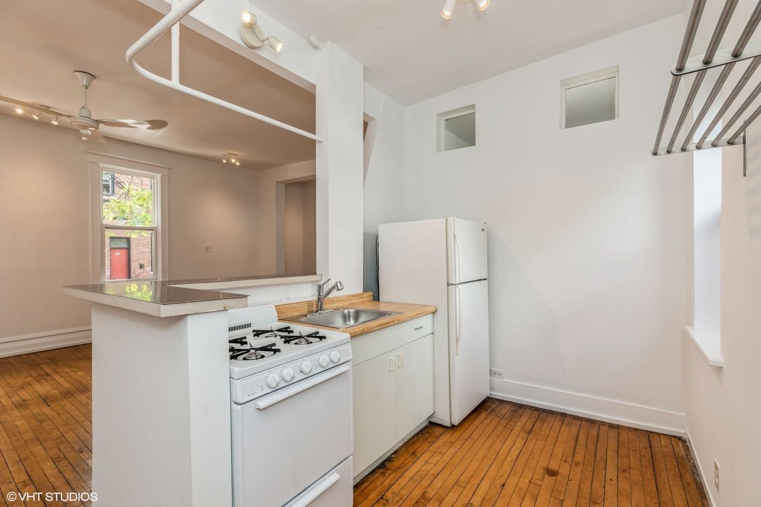 626 West 18th Street, Unit RH1 Chicago, IL 60616 - Photo 6 of 13 a room with storage and utility