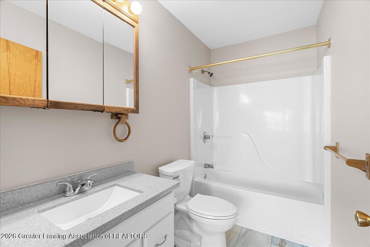 1800 Alpha Street Lansing, MI 48910 - Photo 6 of 22 09-Media Jett -03
