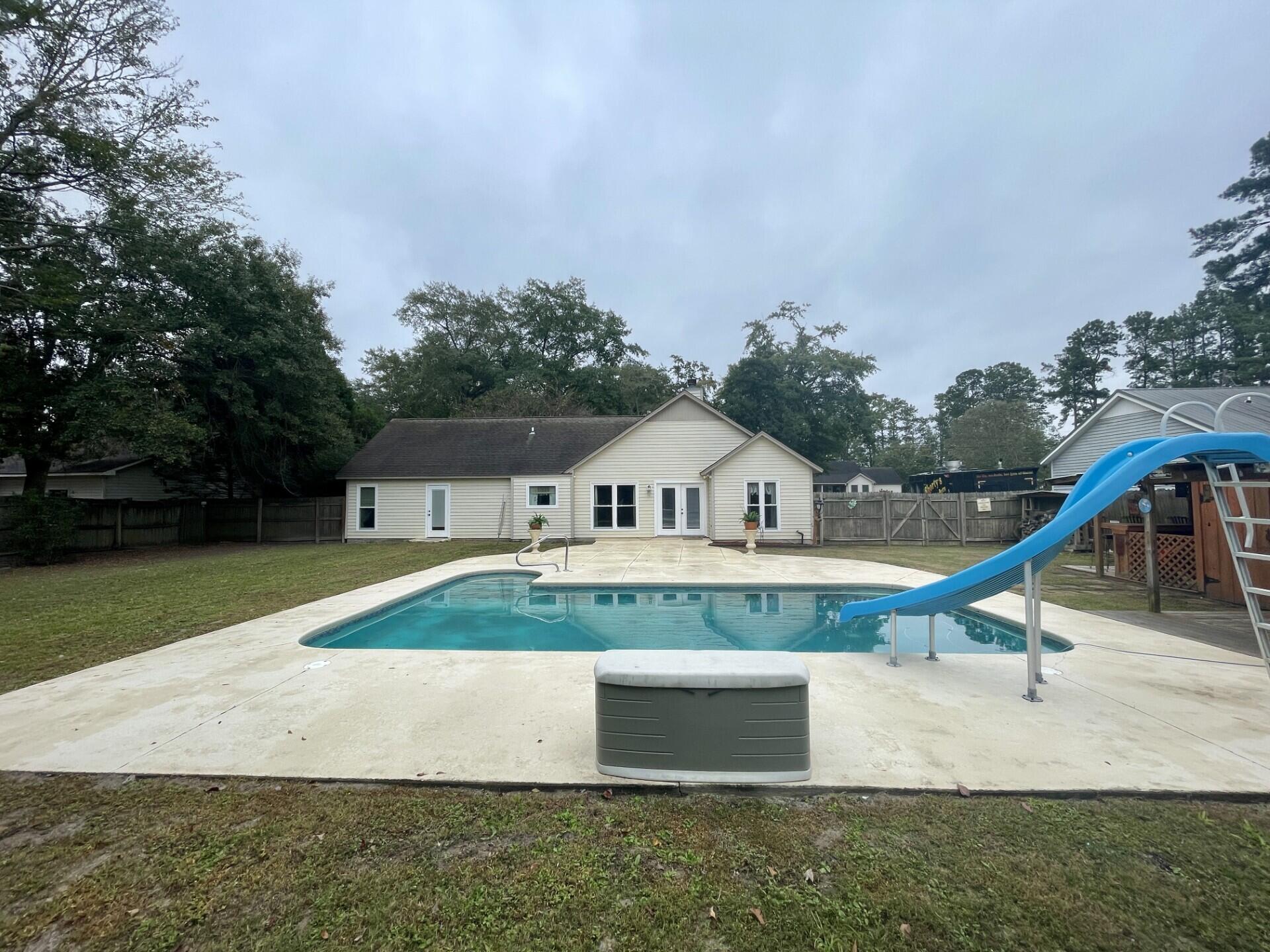 219 Gloria Street Walterboro, SC 29488 - Photo 3 of 45 6 back