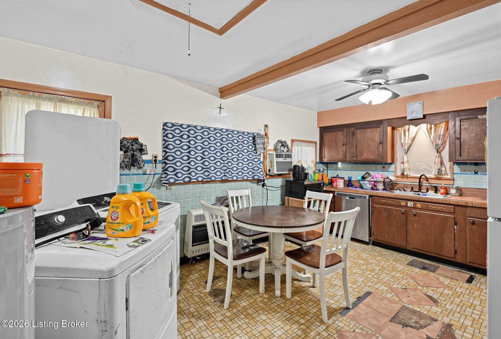 181 Lotus Road Shepherdsville, KY 40165 - Photo 11 of 30 19_181_Lotus_Road-Kitchen-2670