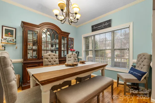 a view of a livingroom with furniture