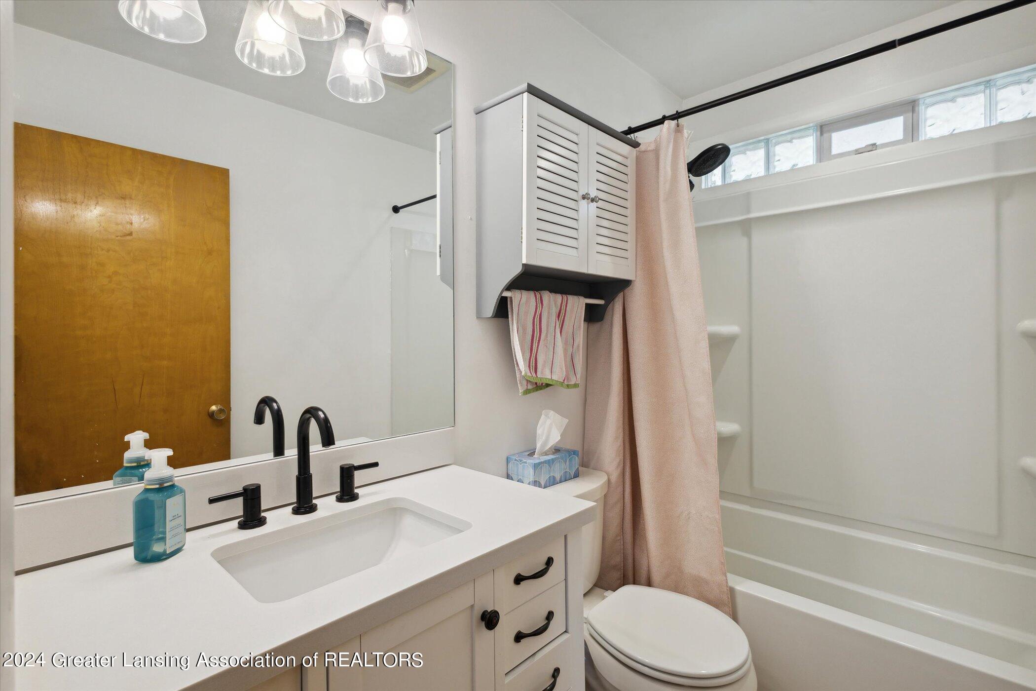 943 Riverside Drive Portland, MI 48875 - Photo 14 of 31 14-943-Riverside-Dr-Portland-MI-48875-Wi