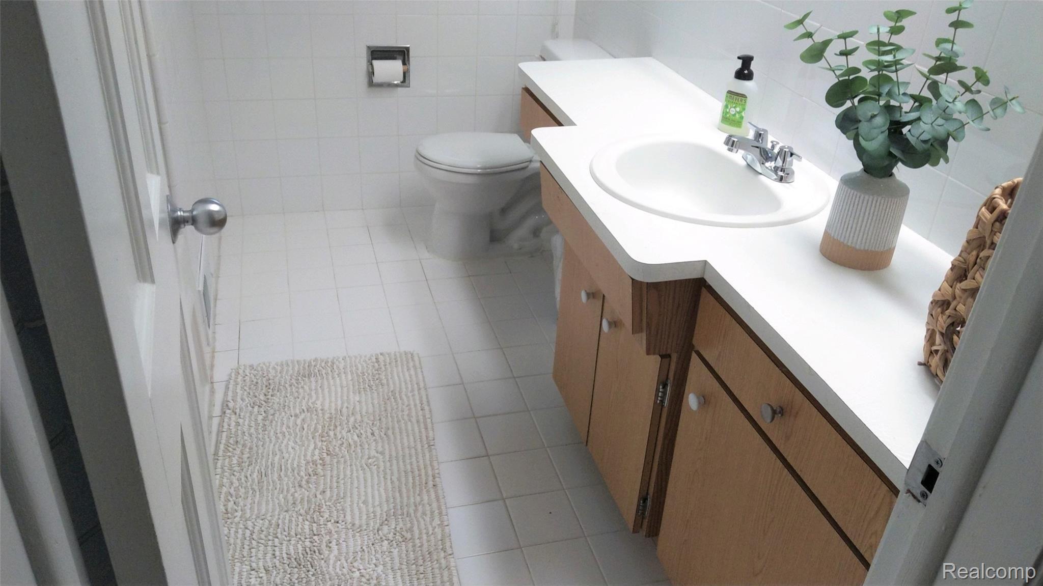 28411 Ridgebrook Road Farmington, MI 48334 - Photo 19 of 35 94494 (2).jpeg