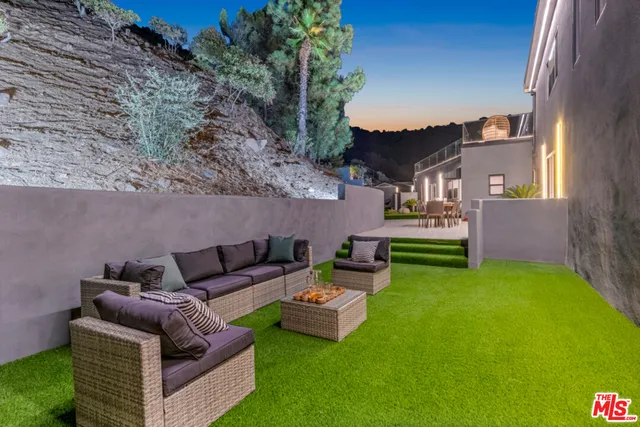 $30,000 | 7966 Mulholland Drive, Los Angeles, CA 90046