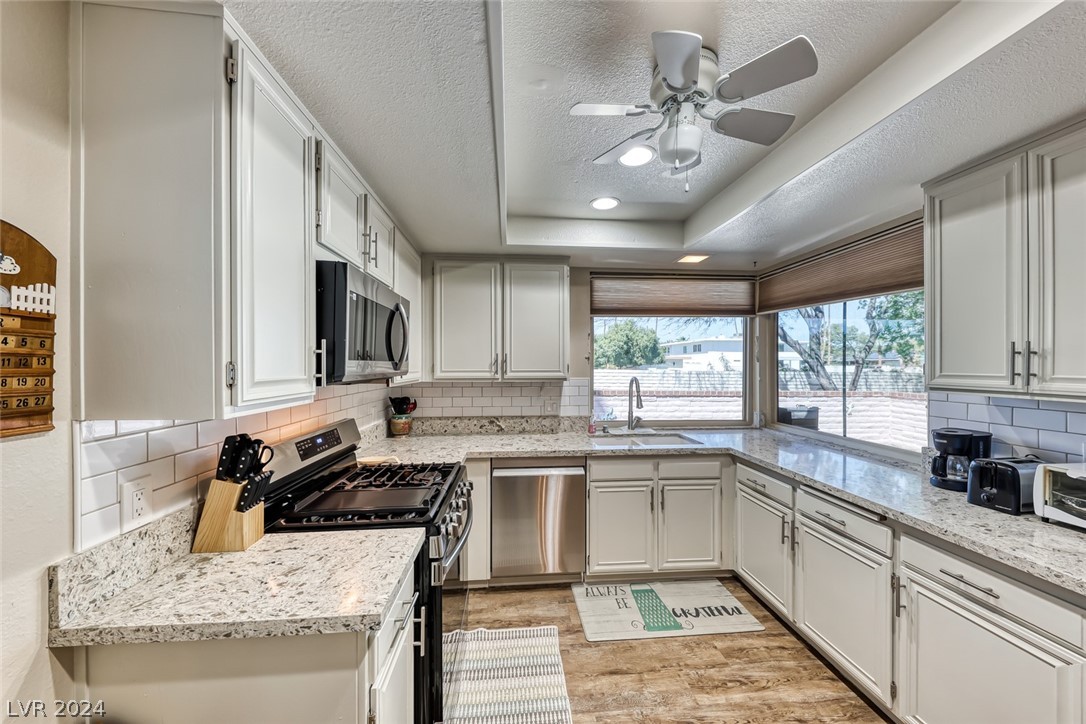 2406 Sabado Street Las Vegas, NV 89121 - Photo 4 of 46