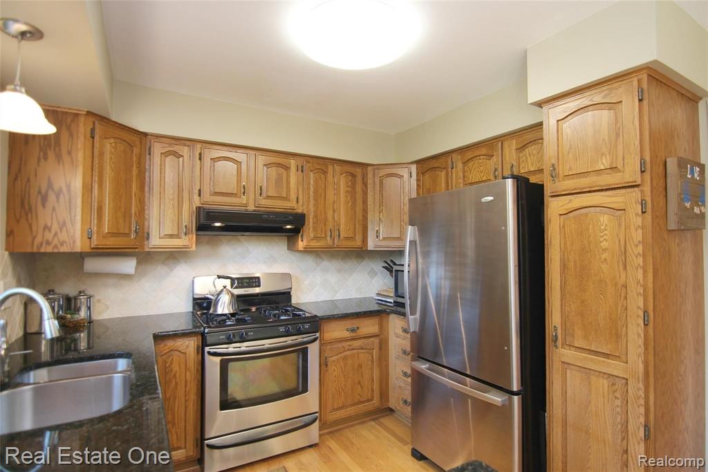 21602 Welch Road Northville, MI 48167 - Photo 11 of 29
