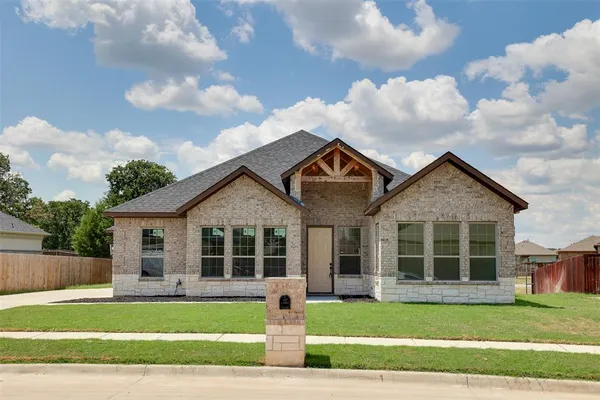 $489,999 | 1601 Sea Breeze Lane, Azle, TX 76020