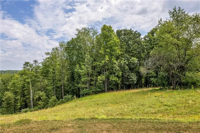 $525,000 | 1124 Autumn Wds Drive, Evans City, PA 16033