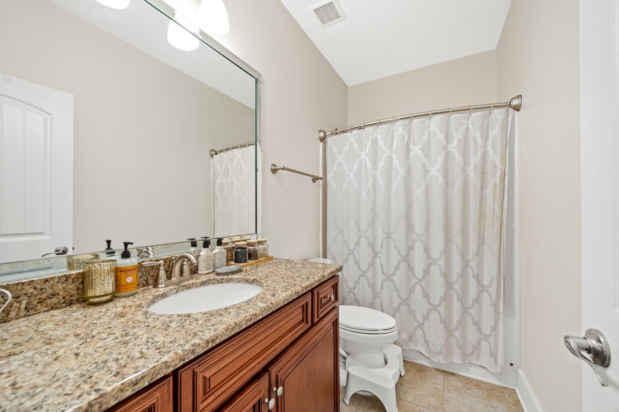 136 Stratford Street Fairhope, AL 36532 - Photo 27 of 37 Guest Bathroom- 3