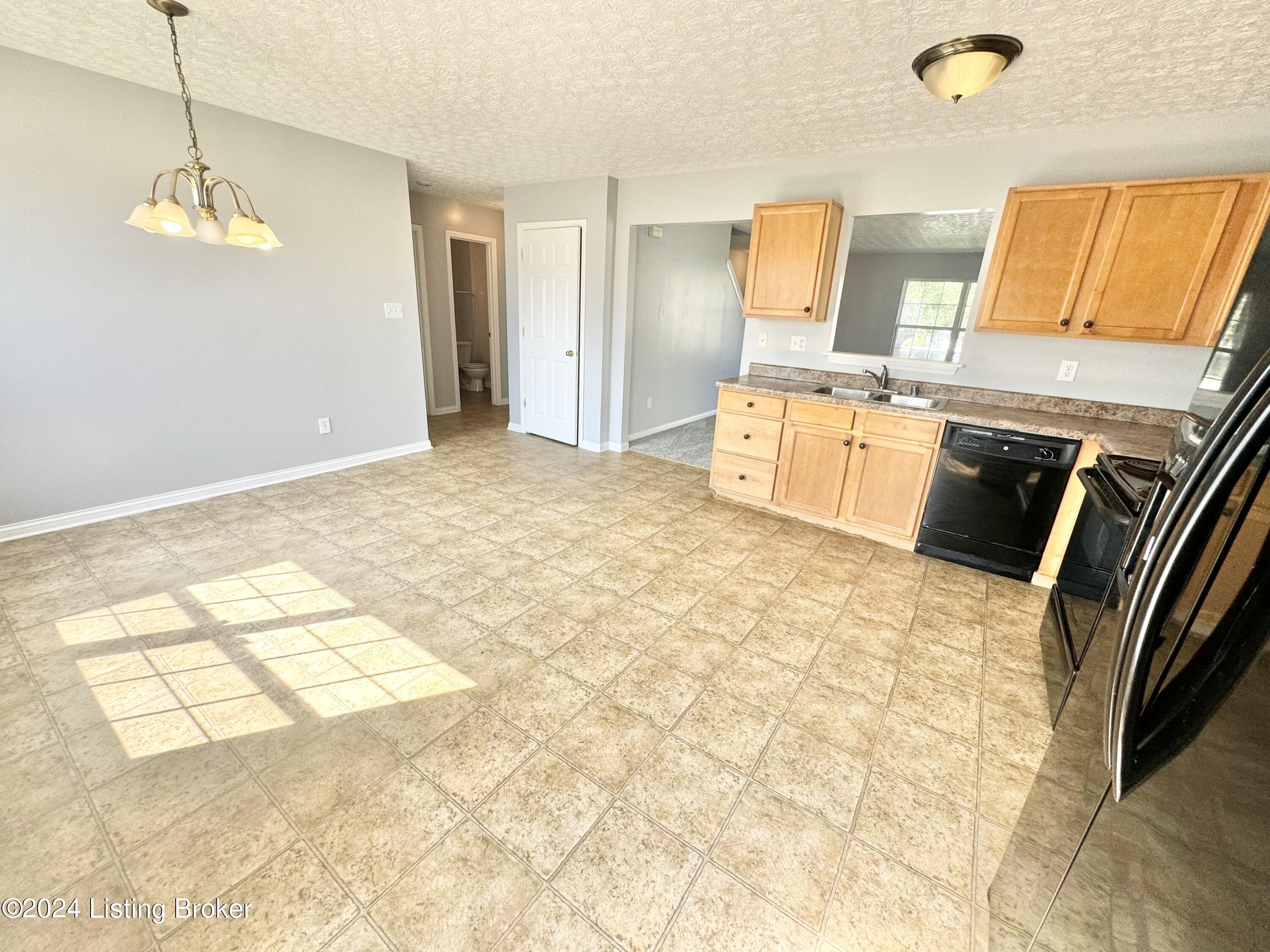 9822 Brooks Bend Road Louisville, KY 40258 - Photo 7 of 44 IMG_6166