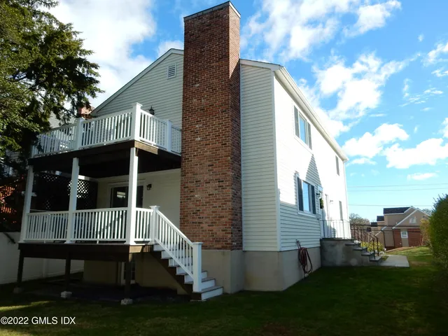 a view of house with a yard