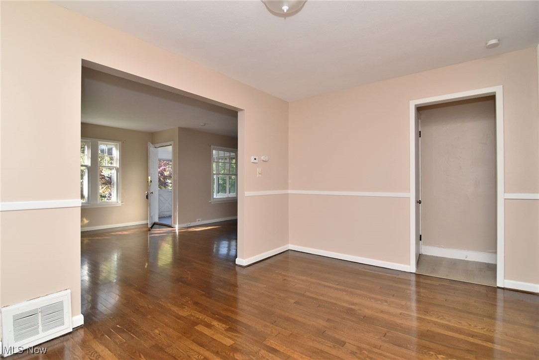 2559 Canterbury Road Cleveland, OH 44118 - Photo 5 of 30
