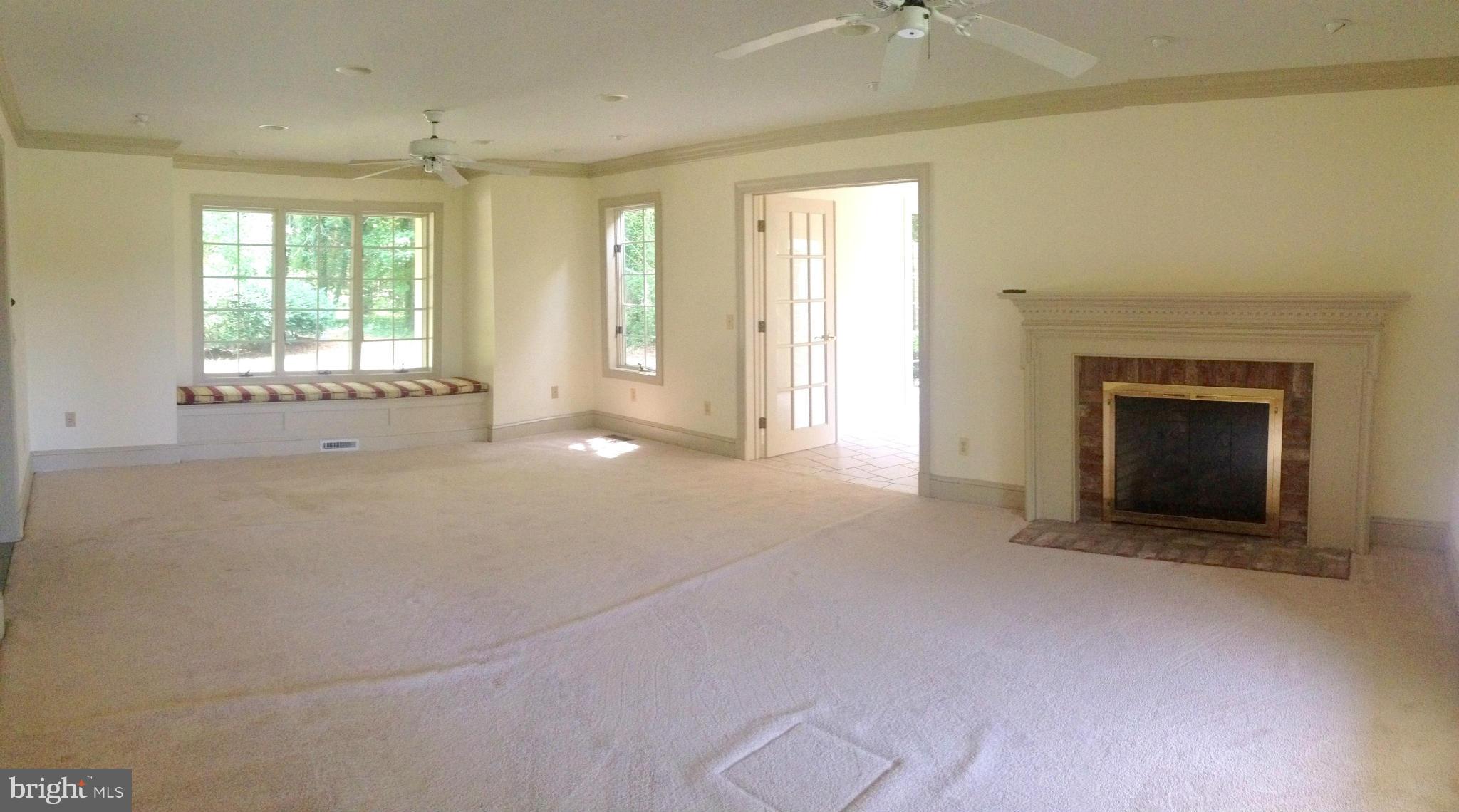 9424 Bantry Road Easton, MD 21601 - Photo 17 of 24 Living Room