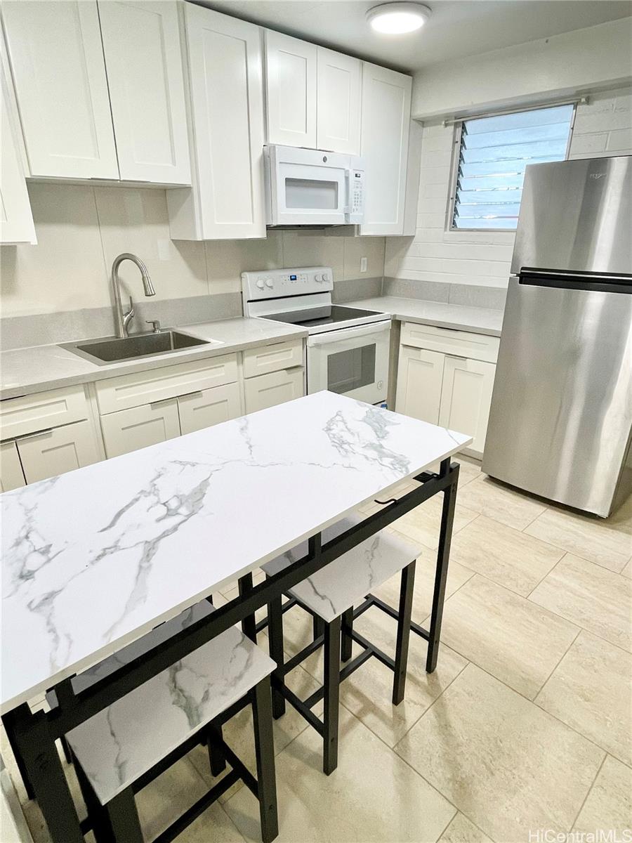 410 Nāhua Street, Unit 106 Honolulu, HI 96815 - Photo 2 of 18