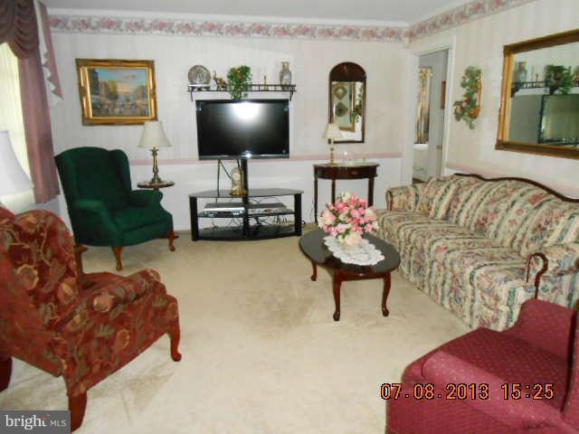 8631 Delegge Road Baltimore, MD 21237 - Photo 3 of 20 Living Room