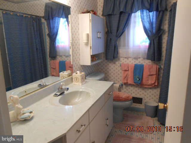 8631 Delegge Road Baltimore, MD 21237 - Photo 7 of 20 Bath