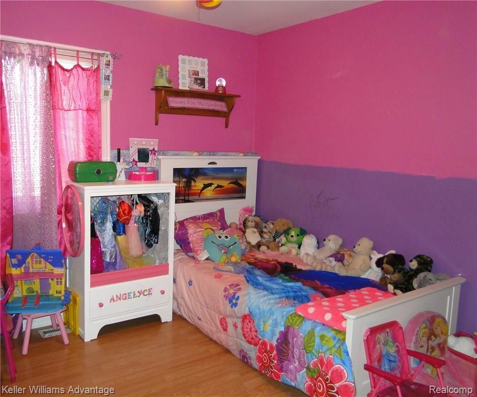 2740 South Commerce Road Walled Lake, MI 48390 - Photo 9 of 15 Bedroom 1.jpg
