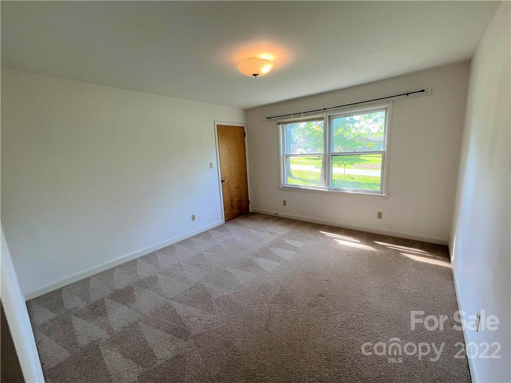 506 8th Street Southwest Conover, NC 28613 - Photo 17 of 38 an empty room with a window